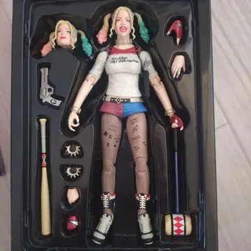 할리 퀸 피규어