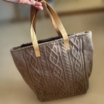 이에나 브라운 니트 토트백