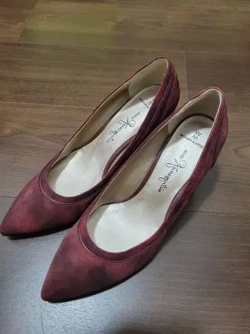 긴자 카네마츠 와인 레드 펌프스 22.5cm