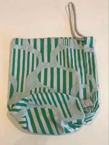 미나 페르호넨 그린과 화이트 스트라이프 복조리형 백