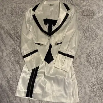 화이트 블랙 새틴 자켓 스커트 세트