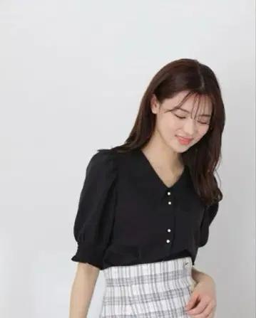 [ 새상품급 ] 프로포션 자수 칼라 블라우스