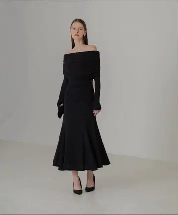 크리스마스 데이트에도 블랙 오프숄더 원피스 Leja 미사용 새상품