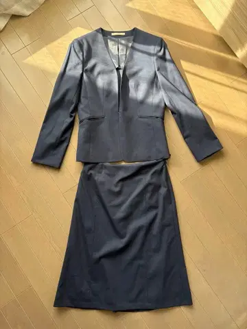 네이비 스커트 수트 V넥