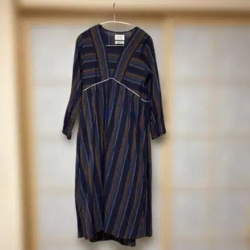 스트라이프 패턴 긴팔 원피스