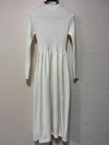 화이트 리브 터틀넥 원피스 깔끔한 실루엣 M