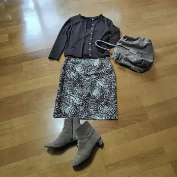 레이스 소재 타이트 스커트 브라운