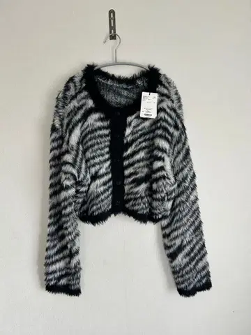 퍼 소재 스트라이프 가디건 F 사이즈