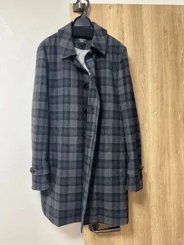 그레이 계열 체크 체스터 코트