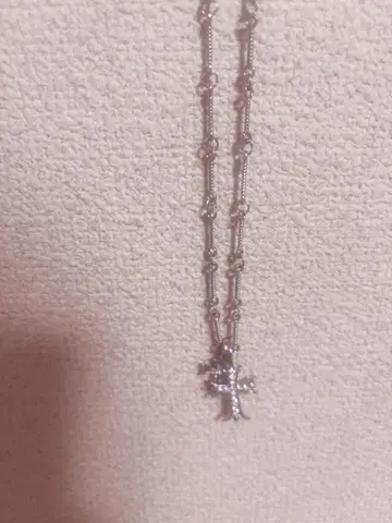 실버 크로스 모티브 목걸이