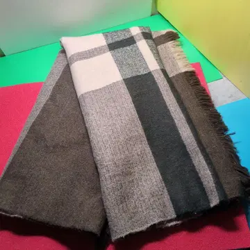 체크 무늬 프린지 스톨