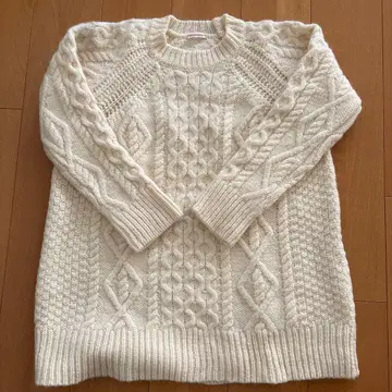 DRESSTERIOR 아이보리 케이블 니트 스웨터