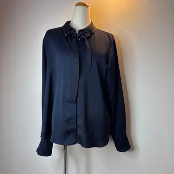 새상품 이번 시즌 카듀네 CADUNE 네이비 리본 포함 긴팔 셔츠