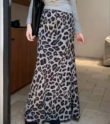 meJane 레오파드 무늬 새틴 라이크 내로우 스커트