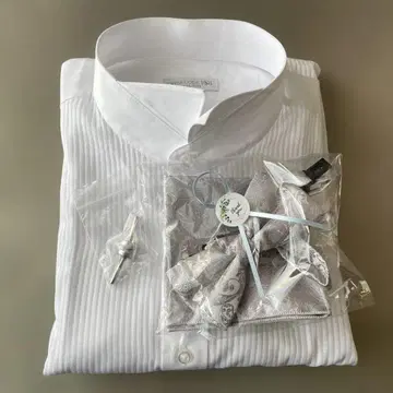 화이트 스트라이프 포멀 셔츠와 부속품