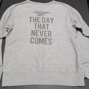 클라이미 얇은 소재 맨투맨 새상품급 이 그루 프린트