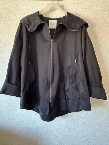 ebure 블랙 후드 부착 자켓