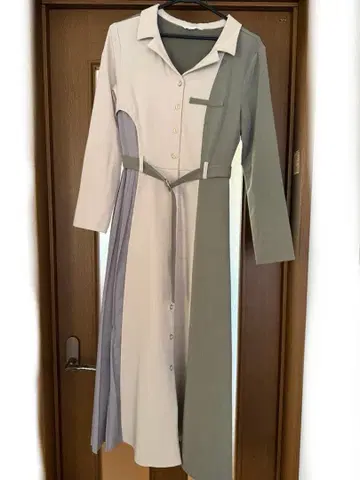 배색 플리츠 사이드 벨트 원피스 REDYAZEL