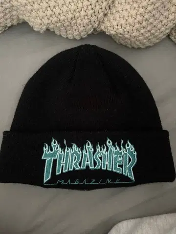 THRASHER 블랙 니트 모자 불꽃 로고