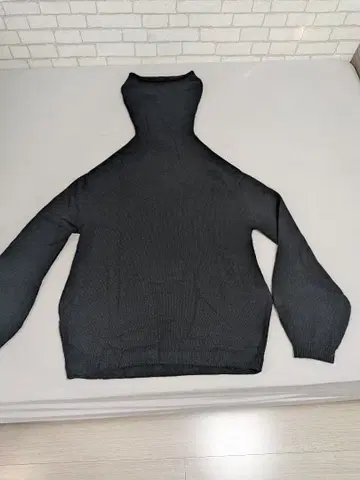 블랙 터틀넥 니트 스웨터 긴팔