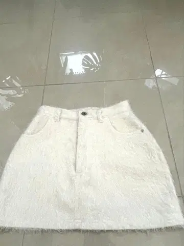 다리치 퍼 사양 숏팬츠 화이트