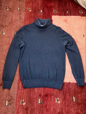 Cruciani 네이비 터틀넥 스웨터 사이즈 44