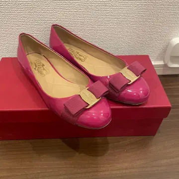 Ferragamo 핑크 플랫슈즈