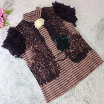 Crane Gentil 플리스 소매 모티브 비즈 포함 반팔 니트탑