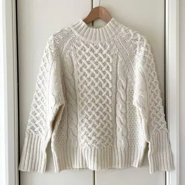 [ 새상품급 ] Ungrid 아이보리 케이블 니트 스웨터 프리 사이즈