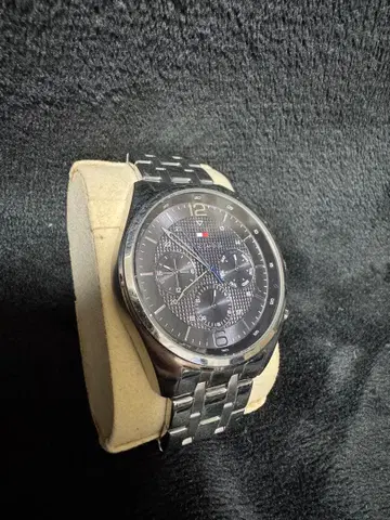 TOMMY HILFIGER 크로노그래프 시계