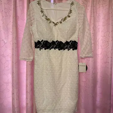 화이트 드레스 비쥬 부착