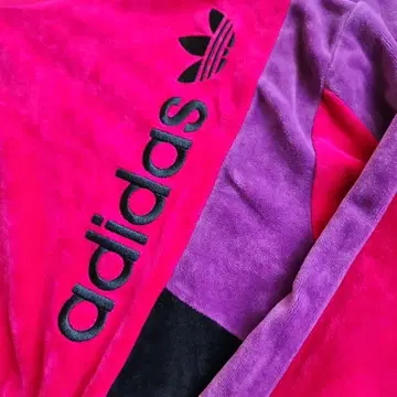 adidas originals 벨벳 하이넥 후드티