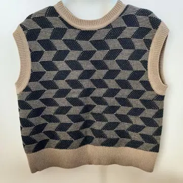 doors 기하학 패턴 니트 베스트 뒷면 버튼 포함