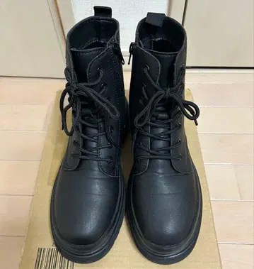 새상품급 시마무라 miyo님 통굽 레이스업 부츠