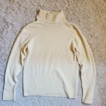 새상품급 UNIQLO 캐시미어 100% 터틀넥 스웨터 아이보리 M
