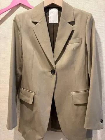 NOBLE 베이지 테일러드 자켓