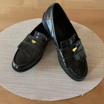 ZARA 블랙 프린지 코인 로퍼