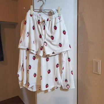 젤라또피케 딸기 무늬 룸웨어 상하의 세트