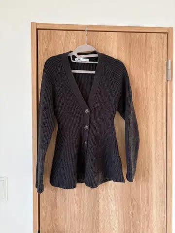 [새상품급] ZARA 플럼 니트 가디건 S 사이즈