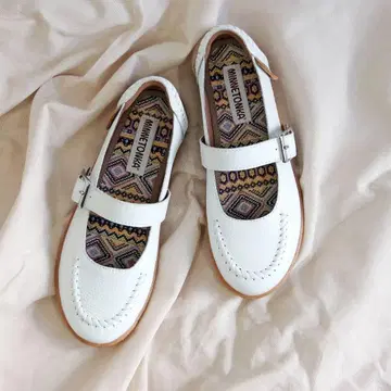 MINNETONKA 화이트 플랫슈즈 7