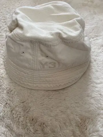 Y-3 로고 자수 버킷 햇