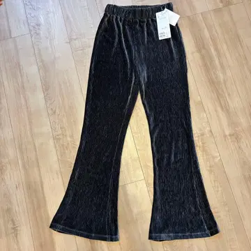 [새상품] 디스코트 벨로아 플리츠 플레어 팬츠 차콜 그레이