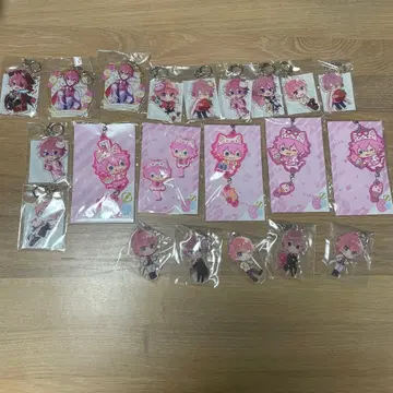 사토미 군의 아크릴 키링과 이어지는 참입니다!