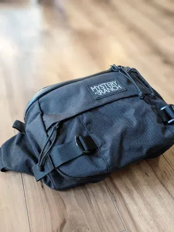 MYSTERY RANCH 블랙 바디백 미스터리 랜치