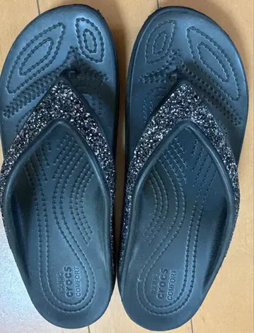 Crocs 블랙 비치 샌들 W8