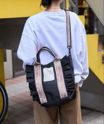 [ THEATRE PRODUCTS ] 2WAY 자카드 테이프 프릴 백