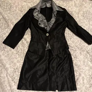 블랙 스트라이프 프릴 자켓 & 스커트