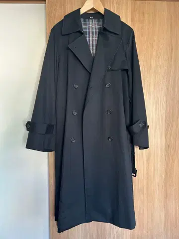 유니클로 블랙 더블 브레스트 트렌치코트