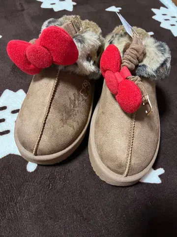 헬로키티 리본 포함 어그 부츠