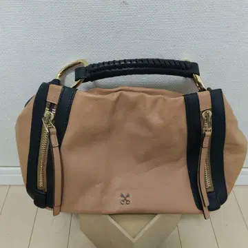 SAZABY 베이지와 블랙의 숄더백